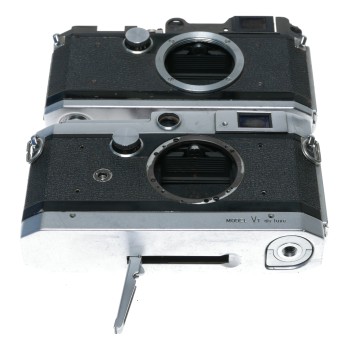 Canon rangefinder cameras in parts sold as spares Model Vt De Luxe vintage