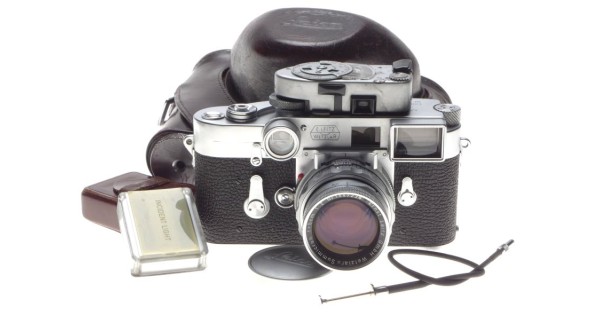 フィルムカメラ leicaM3+leica summicron 50mm 2 dr Leica M3 Summicron-DR 50mm f2 lens. Close Up Eyes with Case