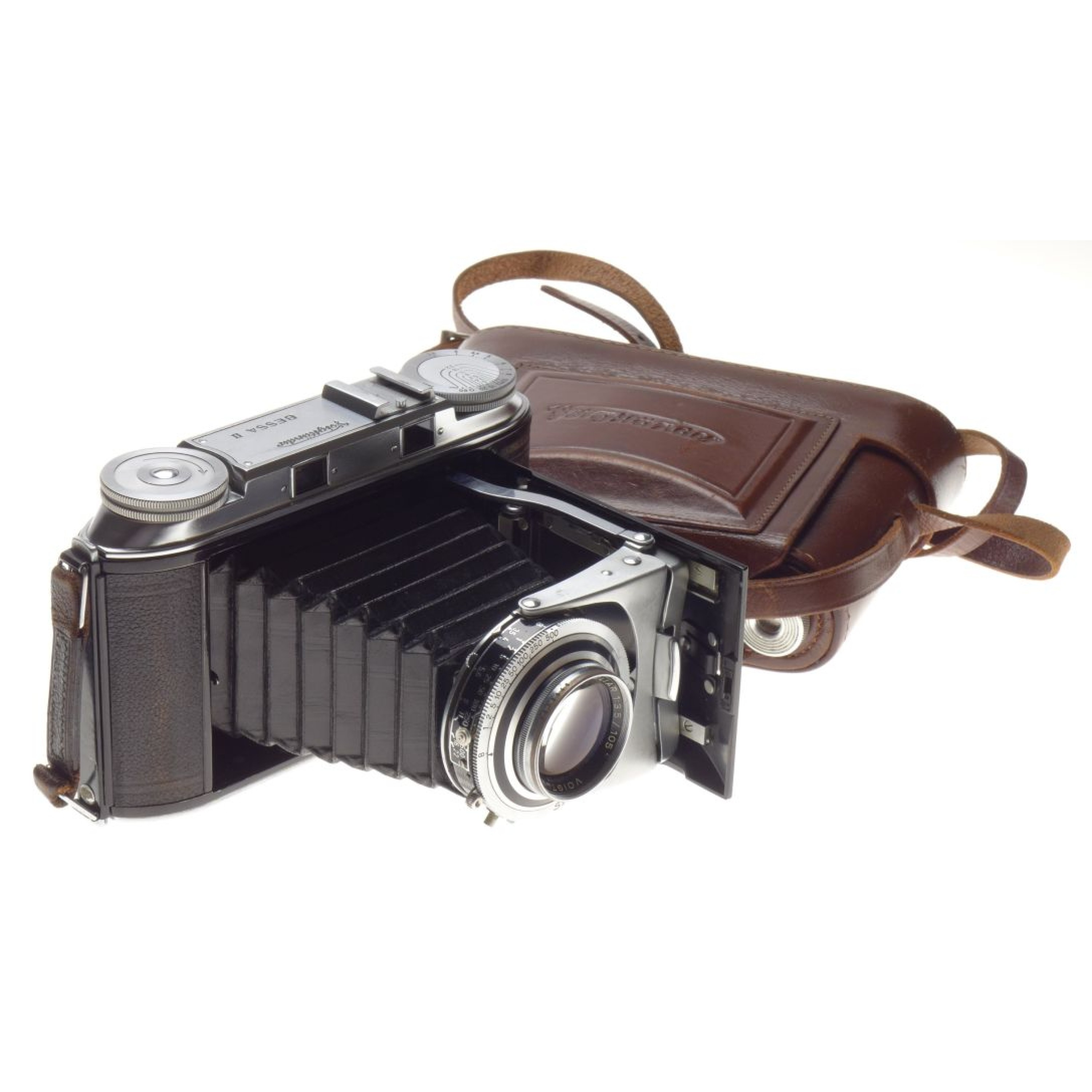 VOIGTLANDER BESSA II Camera Color-Heliar 3.5/10.5cm Lens f=105mm Compur  90/119-1