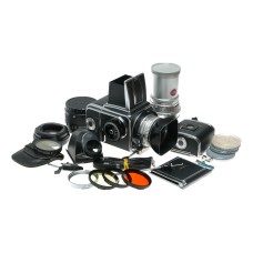Hasselblad 500C film camera Zeiss Planar 1:2.8 f=80mm lenses filters finders roll film magazine.