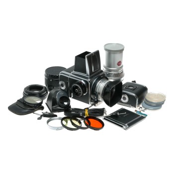 Hasselblad 500C film camera Zeiss Planar 1:2.8 f=80mm lenses filters finders roll film magazine.