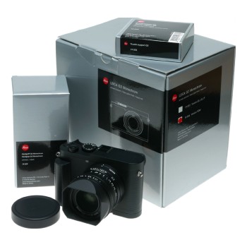Leica Q2 Monochrom digital Camera 47.3MP hand grip thumbs up Kit
