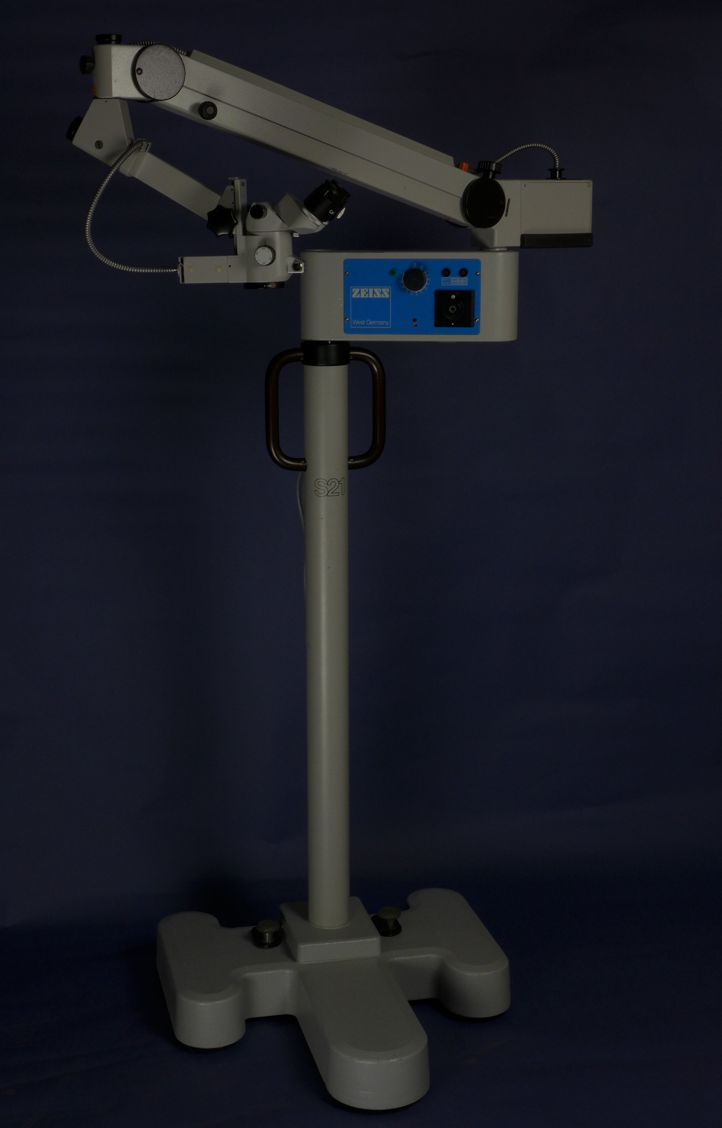 Microscopes ZEISS OPMI 11 FC Spot SURGICAL MICROSCOPE on S21 FLOOR